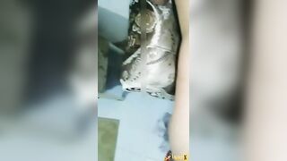 سكس عربي - مصريه خاينة متسرب لها فيديو مع صاحب جوزها في المطبخ تهز رجليها عشان ينيكها بسرية