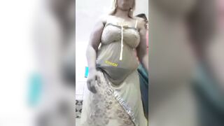 سكس مصري - شرموطه كيرفي لابسة قميص نوم فاجر بتقلعه عند عشيقها وبينكها جامد جمال جسمها فاجر - xnxx arab