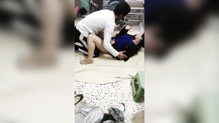 سكس مخفي تصوير بدون علم البنت شكلها مكسوفه وخايفه يدخلو بكسها - سكس عربي xnxx arab