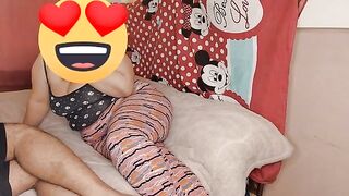 سكس عربي نيك شرموطة أربعينية منقبة مربربة جسمها فرعوني - xnxx